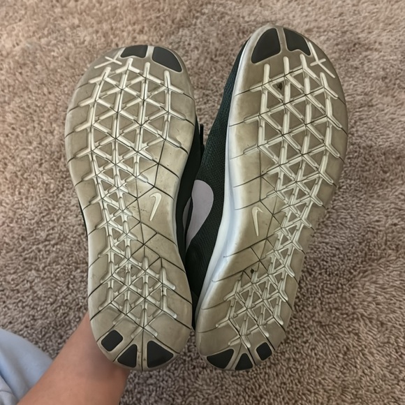 Women’s Nike Free Running Shoe Size 8.5 - Picture 2 of 4